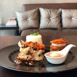ข้าวหอมสเต็กกุ้งซอสซีฟู้ดมาโย