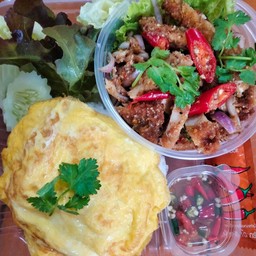 ชุดข้าวไข่เจียว+ลาบไก่กรอบ