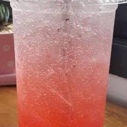 สตรอร์เบอรี่โซดา