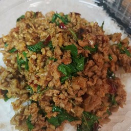 ผัดกะเพราพริกแกงใต้หมูสับ