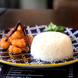 ข้าวหอมกุ้งทอดซอสมะขาม