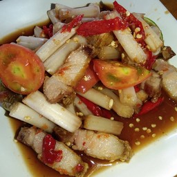 ตำไหลบัวหมูกรอบ