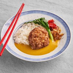 🍛ข้าวกะหรี่ก้อนหมูทอดกระเทียมพริกไทย
