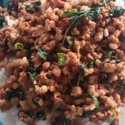 กระเพราหมูสับ