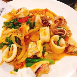 ปลาหมึกผัดไข่เค็ม