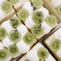 Shine muscat cake