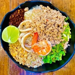 ยำเส้นเปียกหมูสับทะเลแห้ง