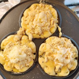 วาฟเฟิลมินิ หมูหยองน้ำสลัด