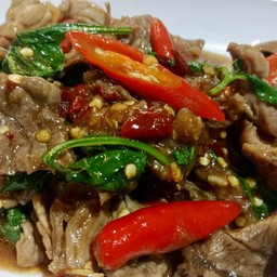 ผัดเนื้อลายโหระพา