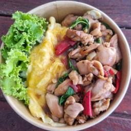 กระเพราไก่+ไข่ข้น