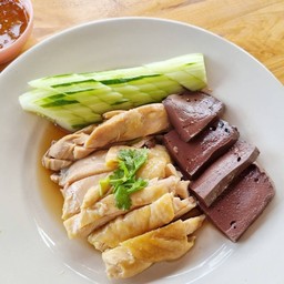 ไก่ต้ม (เป็นกับ) เนื้อไก่เน้นๆแน่นๆ