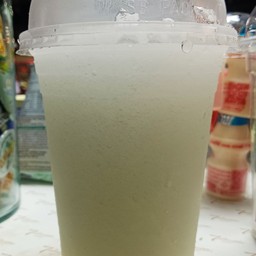 น้ำมะนาวคั้นสด