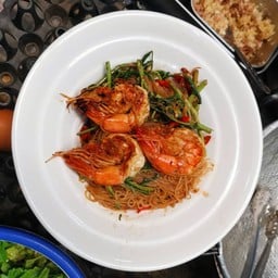 ผัดหมี่กระเฉดกุ้ง