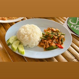 ผัดเครื่องแกงราดข้าว