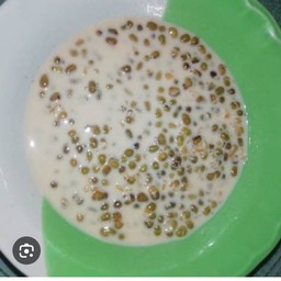 ถั่วเขียวนมสดร้อน