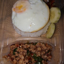 ข้าวกระเพราหมูไข่ดาว(ราคาพิเศษ)