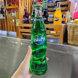 น้ำเขียว ใส่แก้วโอ่ง