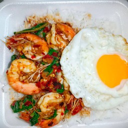 กระเพรากุ้ง ราดข้าว