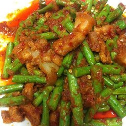 ผัดพริกแกง