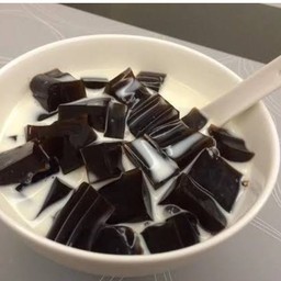 เฉาก๊วยนมสดร้อน