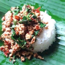 เจ้นีกะเพราไฟแล่บ25บาท บางใหญ่เก่า