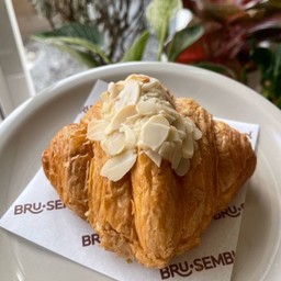Croissant Almond