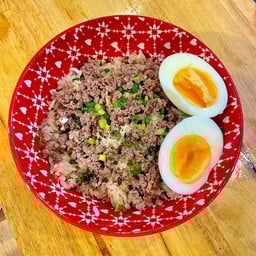 ข้าวด้งผัดเนื้อโคขุน+ไข่ยางมะตูม