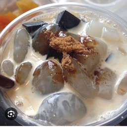 นมสดเฉาก๊วยลูกชิดร้อน