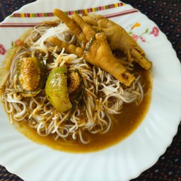 เซตขนมจีนแกงเผ็ด+ไข่ต้ม
