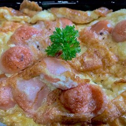 Omelet with Sausage on Rice ข้าวไข่เจียวไส้กรอก