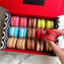 Macaron mix flavours 15 pieces