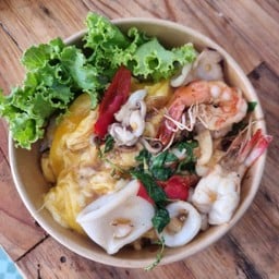 กระเพรากุ้ง+หมึก+ไข่ข้น