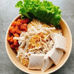 หมี่คลุกไก่ฉีก + ไก่ยอ