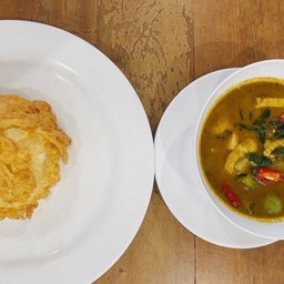 ข้าวไข่เจียว + แกงเขียวหวาน