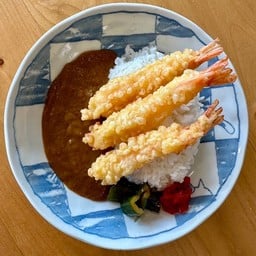 ข้าวหน้าแกงกะหรี่ญี่ปุ่นกุ้งเทมปุระ-