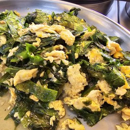 ใบเหลียงผัดไข่