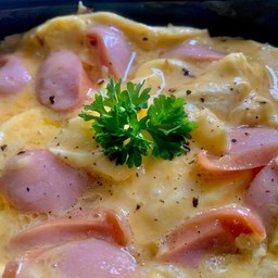 Creamy Omelet with Sausage on Rice ข้าวไข่ข้นไส้กรอก