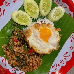 กะเพราหมู+ไข่ดาว