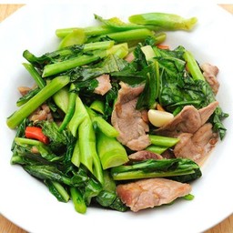 คะน้าหมูชิ้นราดข้าว