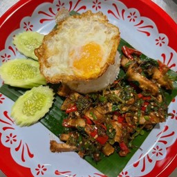 กะเพราหมูกรอบ