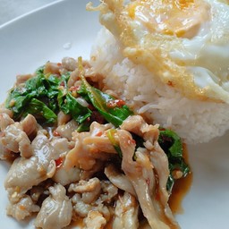 ข้าวผัดกระเพรา