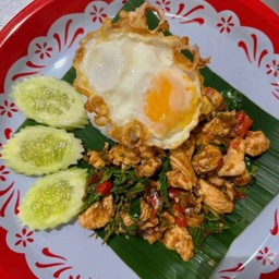 กะเพราไก่+ไข่ดาว