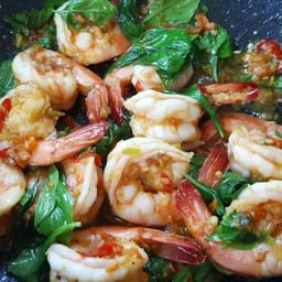 กุ้งผัดโหระพา ราดข้าว