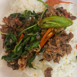 กะเพาเนื้อราดข้าว