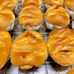 ขนมปังหมูหยอง 4 ชิ้น (ถุง)