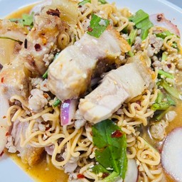 Spicy Minced Pork Salad with Instant Noodles