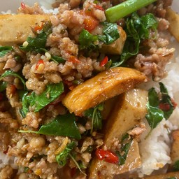 กะเพราหมูสับหมุยอ