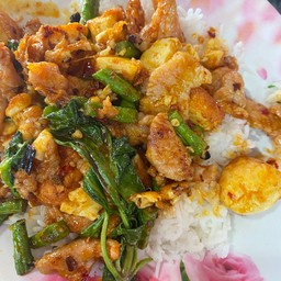 พริกแกงหมูชิ้นใส่เต้าหู้