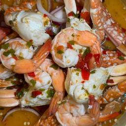 ยำ สองนารี (ปูม้า กุ้ง)