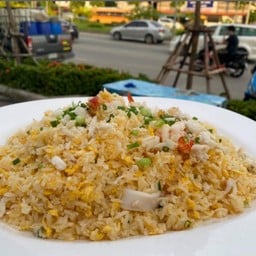 ข้าวผัดกุ้งจานใหญ่